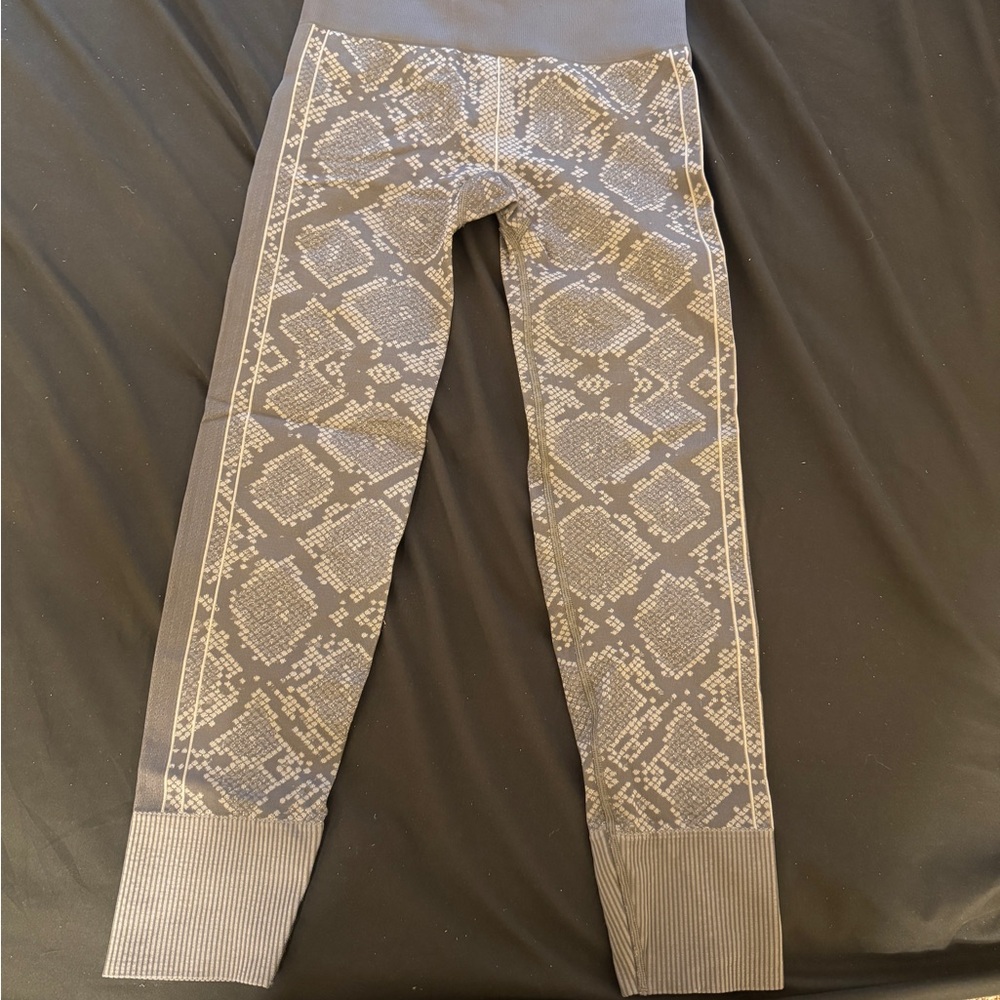 Lululemon Athletica Gray Patterned Leggings
